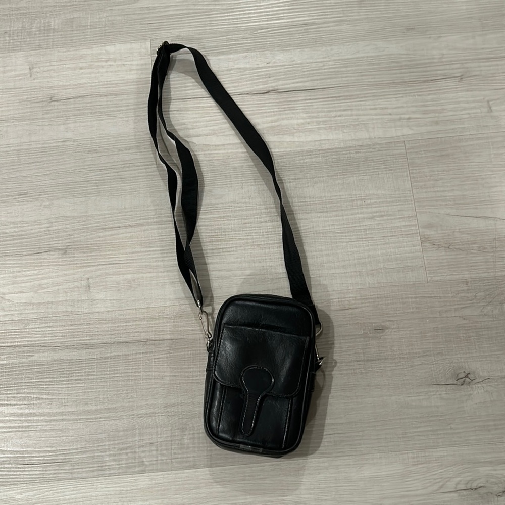 Camera case in black adjustable strap